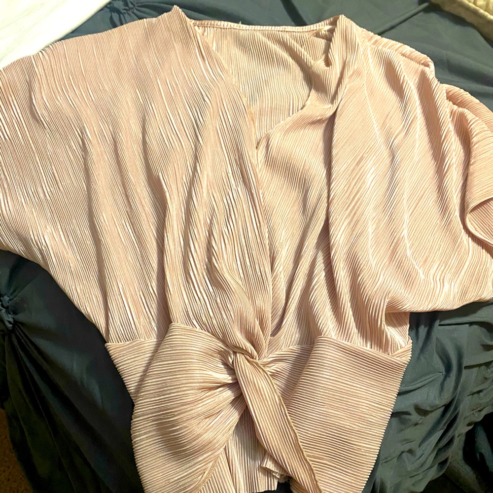 Front twist top